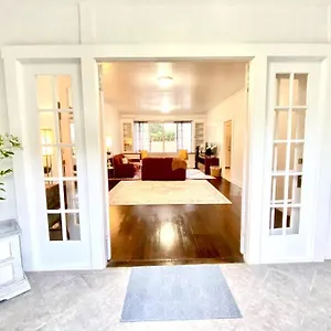 Holiday home Your Homebase - Lovely 3 Bedroom In Heart Of With Ac!, Hilo